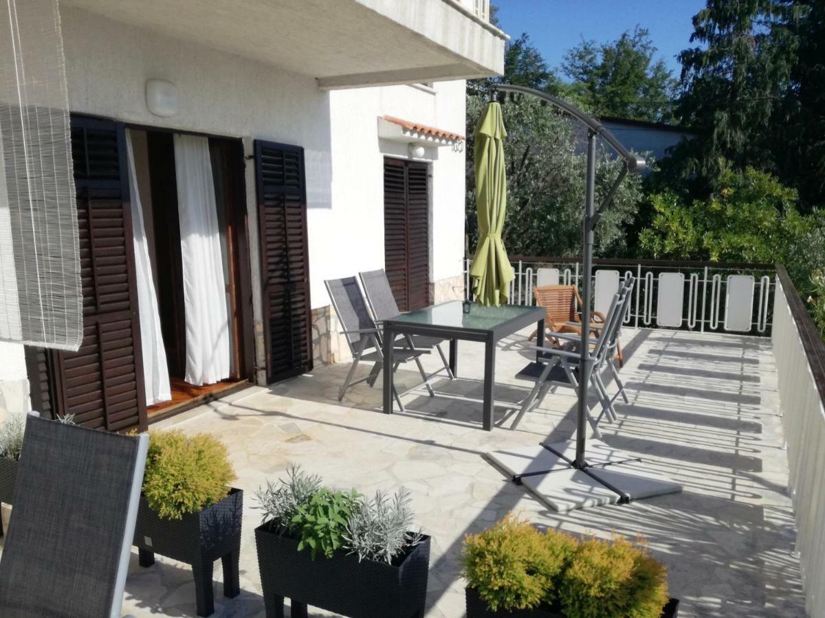 Apartments Martina Нивице Екстериор снимка