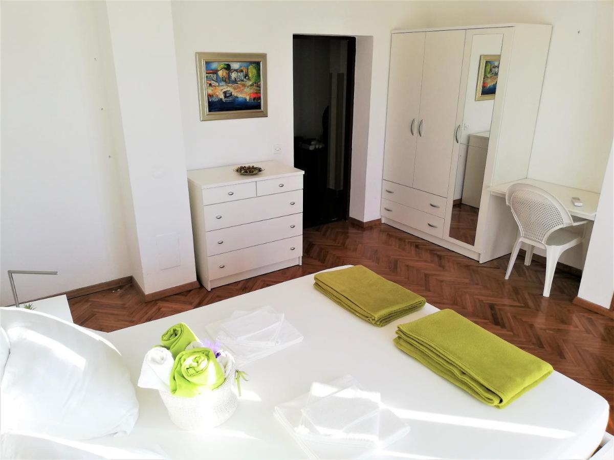 Apartments Martina Нивице Екстериор снимка